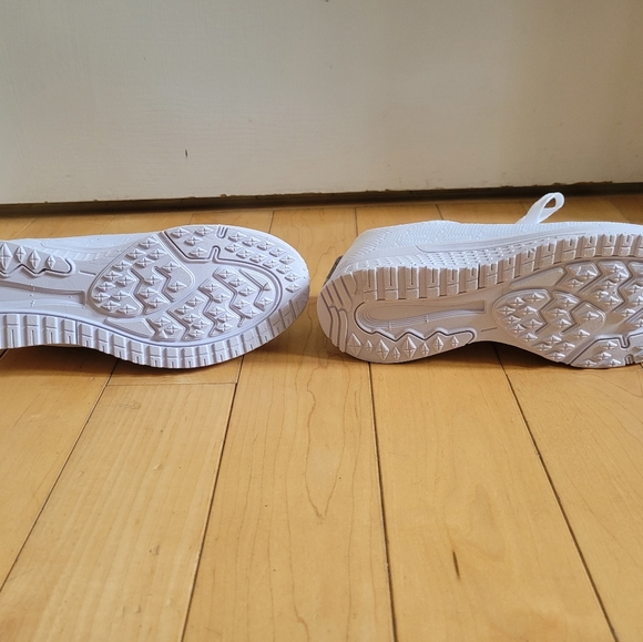 Brand new white, light weight size 6 (size 36) running shoes. No Brand - Picture 5 of 5